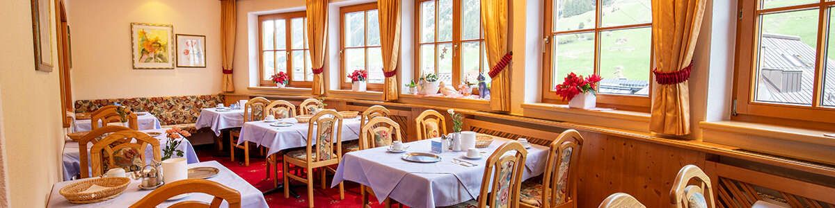 Breakfast room at Hotel Persura in Ischgl